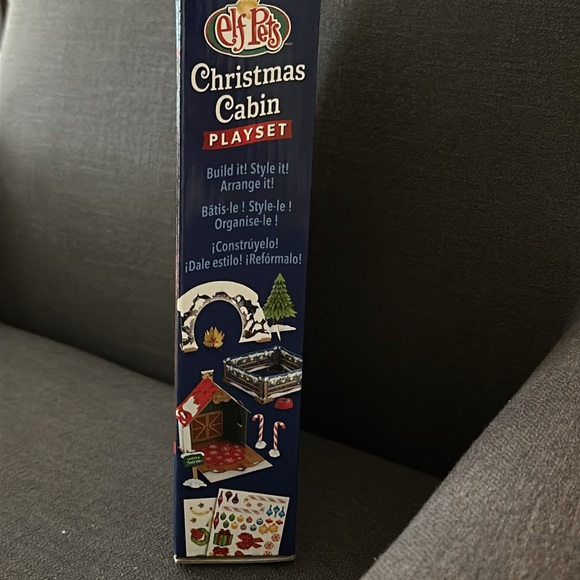 Elf Pets Christmas Cabin Playset - Picture 3 of 6